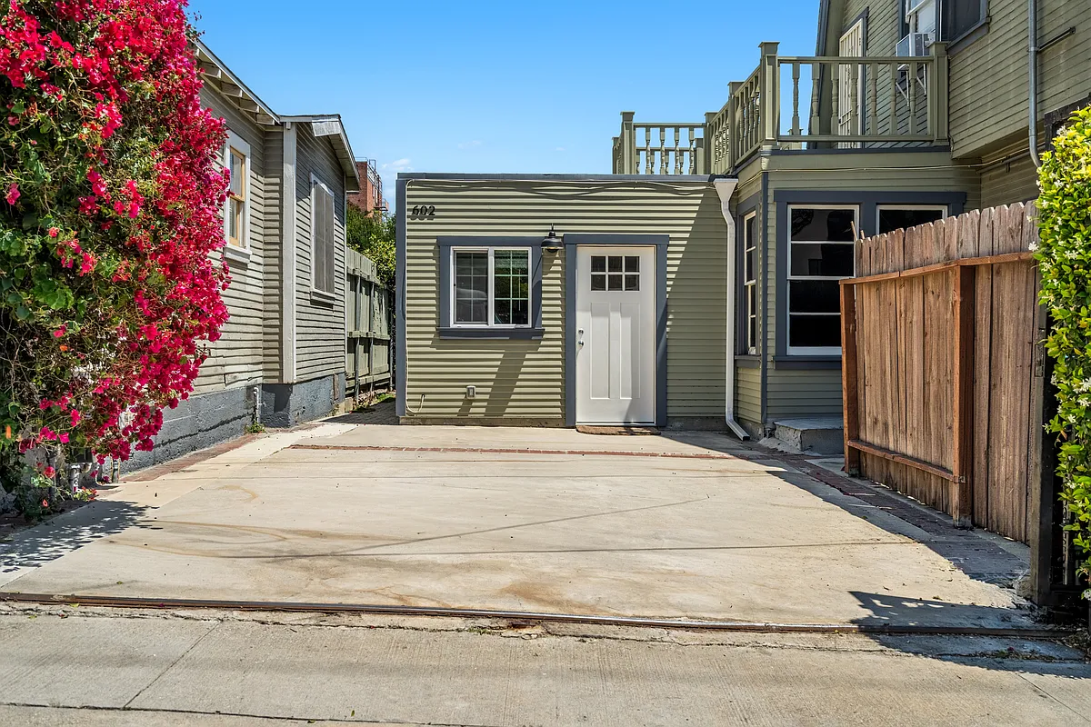 Building Photo - 602 Douglas St #602