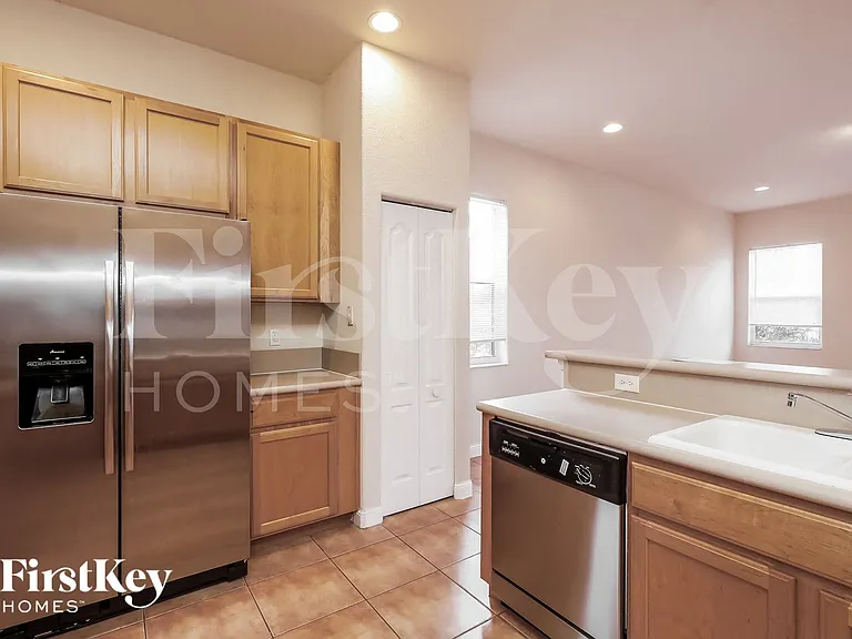 12748 SW 21st St — Photo 8