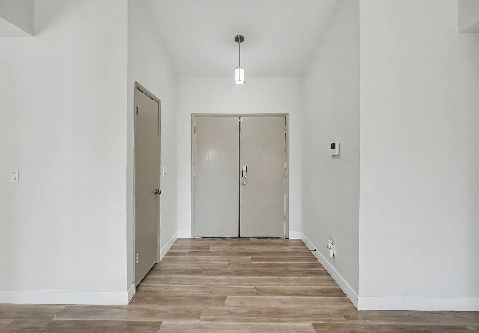 3 bed, 2.0 bath, 1424 sqft, $2,050 — Photo 4