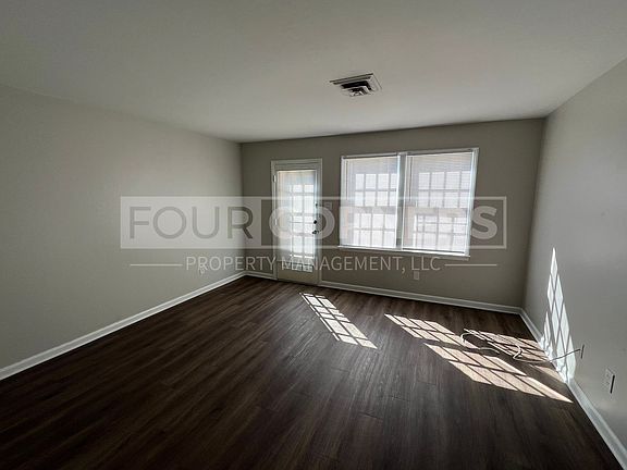 3rd image of 2401 Vanstory St #G
