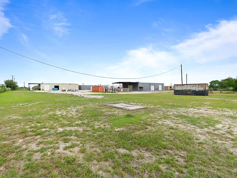 2404 S US Highway 281 #1 — Photo 27
