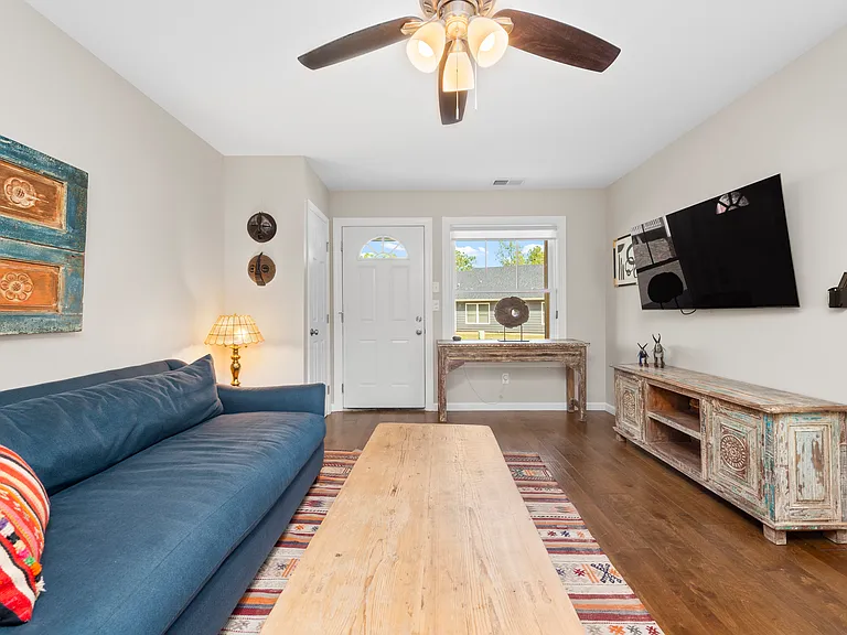 405 Little Sycamore Ln — Photo 6