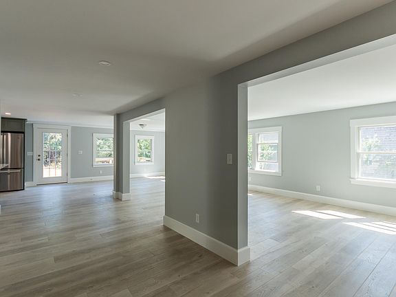 4th image of 13 Norris Ave
