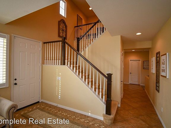 3rd image of 35452 Sumac Ave