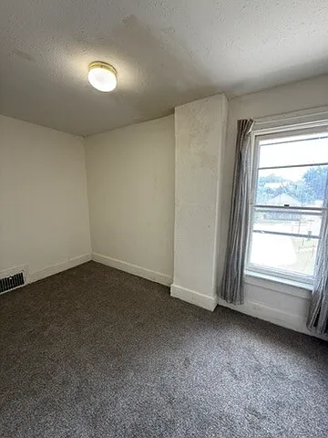 1006 Walnut St — Photo 4