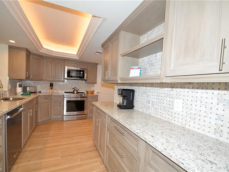 10851 Gulf Shore Dr #303 — Photo 6