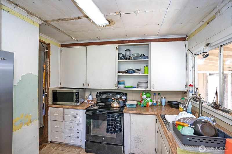 5th image of 758 108th Street S