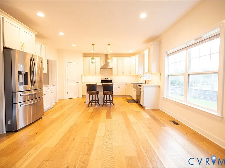 12194 Elnora Ln — Photo 6