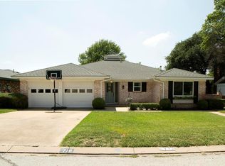 716 Putter Dr, Fort Worth, TX 76112