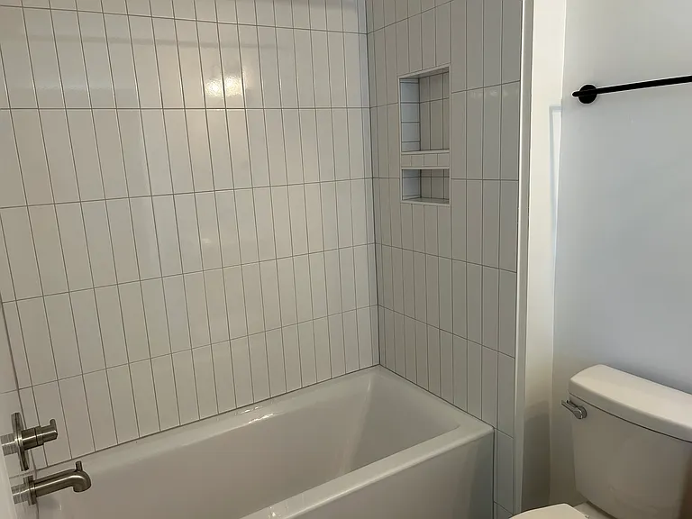 115 W 14th St #B — Photo 20