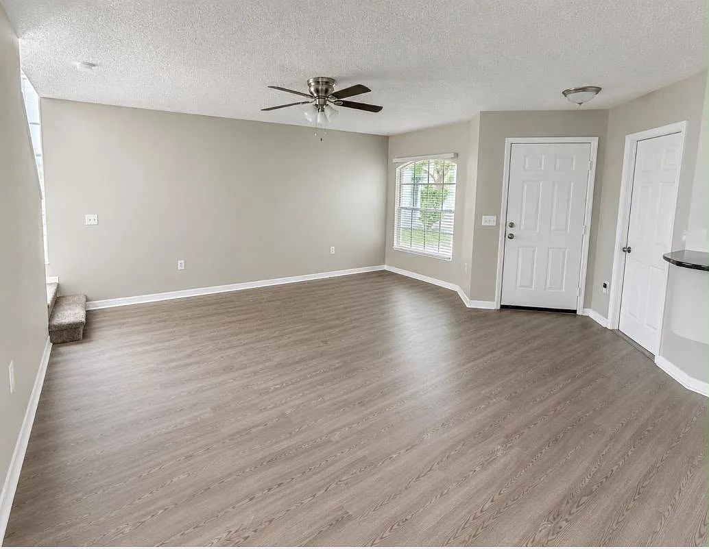 4 bed, 2.5 bath, 1578 sqft, $2,100 — Photo 2