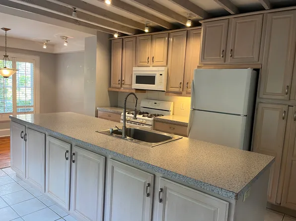 17 Morton Rd #A, Bryn Mawr, PA 19010