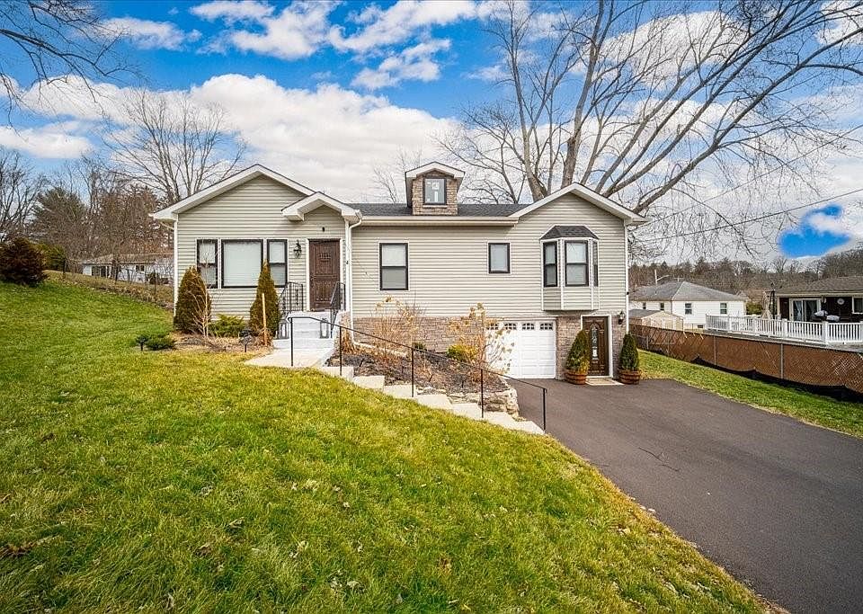 1st image of 4 Midoaks Drive