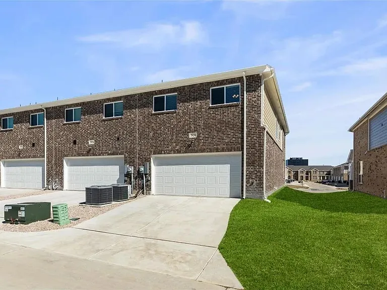 2820 Percheron Dr — Photo 27