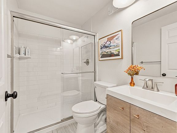 4th image of 910 Portland Pl APT 2