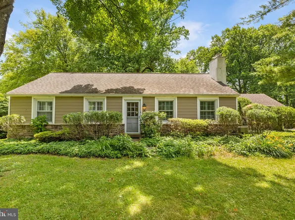 414 W Valley Rd, Wayne, PA 19087