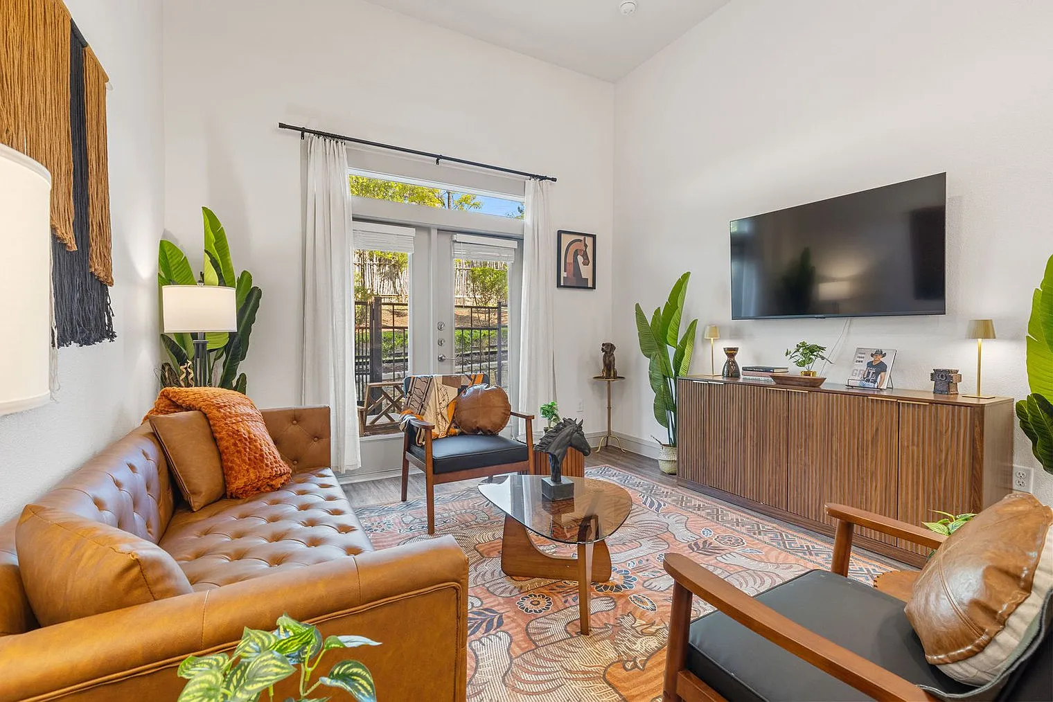 1 bed, 1.0 bath, 925 sqft, $2,970 — Photo 1