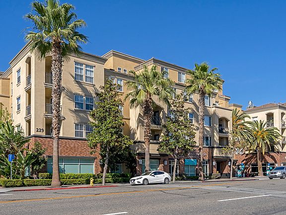 2nd image of 229 E Commonwealth Ave #254