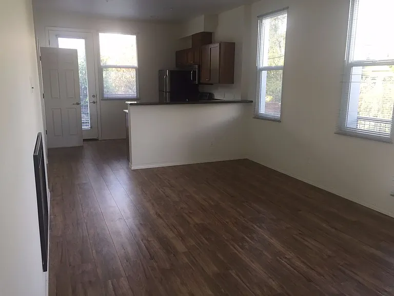 312 NE Monroe St — Photo 4
