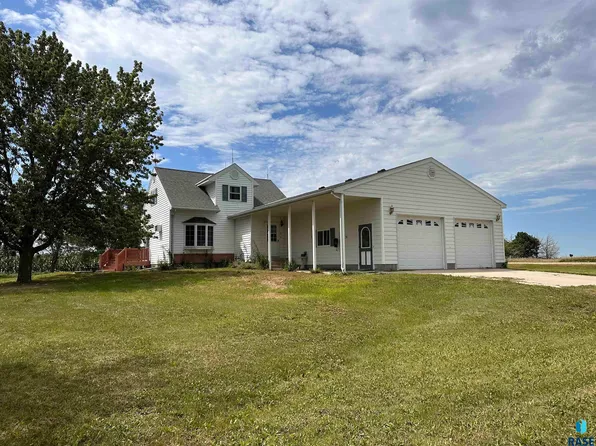 41251 272nd St, Dimock, SD 57331