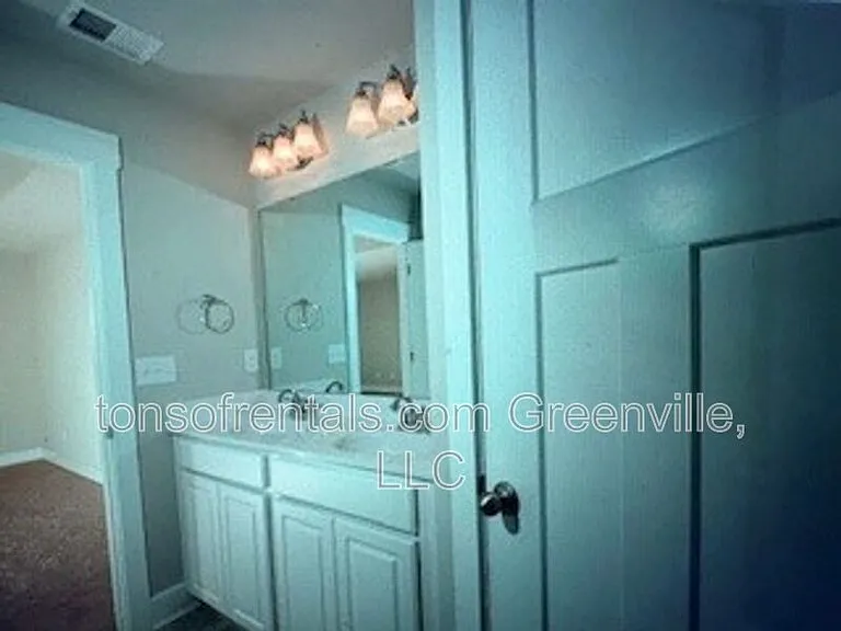 437 Pangel Ln — Photo 9