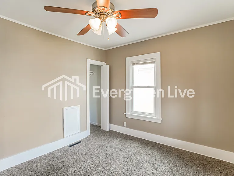 5027 Maple St — Photo 8