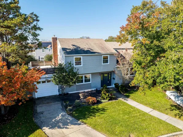 5 Exeter Ct, Margate, NJ 08402