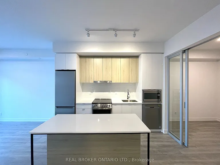 50 Upper Mall Way #2009 — Photo 10