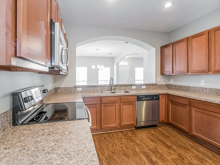 8413 Staplehurst Dr W — Photo 7
