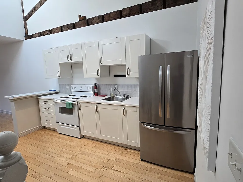 133 James St N #1