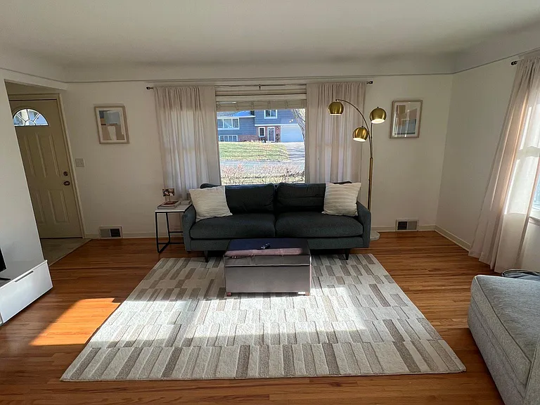 424 Tyler Ave S — Photo 8