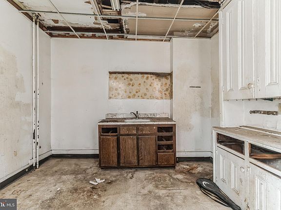 3rd image of 204 S 41st St