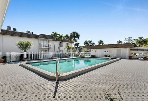 2nd image of 1830 Maravilla Ave APT 402