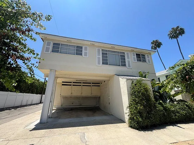 12000 Moorpark St — Photo 1