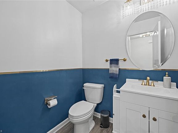 5th image of 839 Grace St