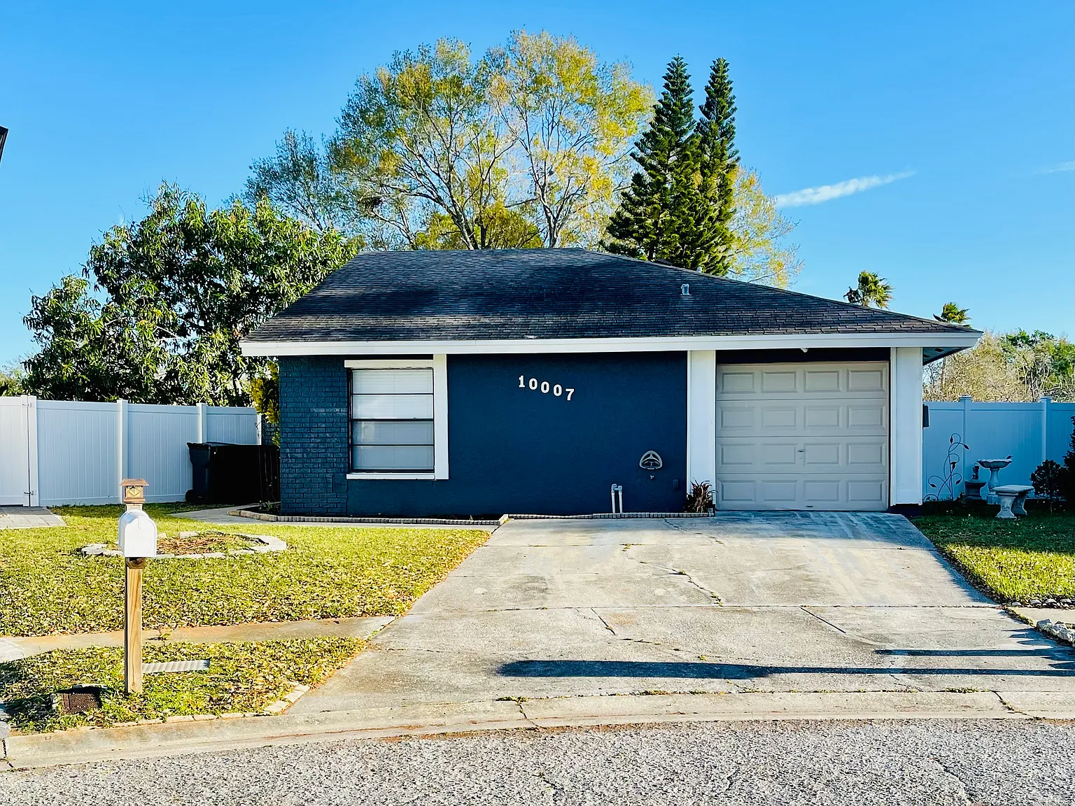 4 bed, 1590 sqft, $2,500 — Photo 1