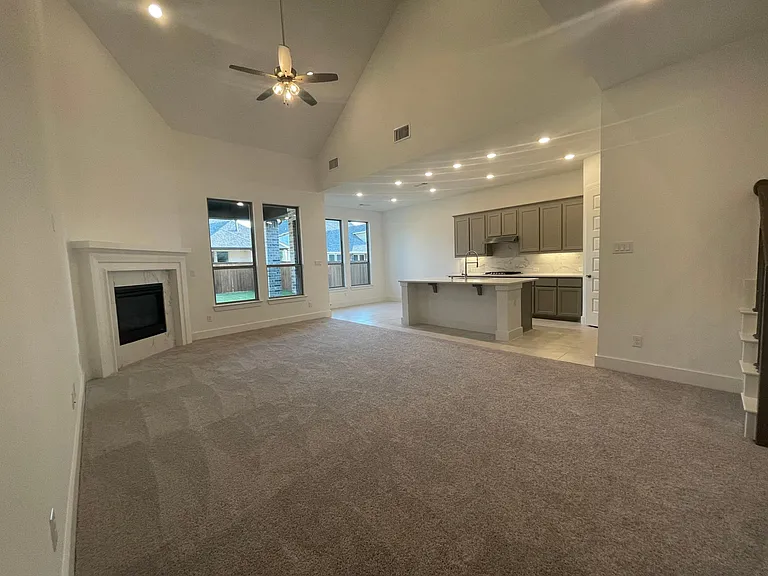 1164 Saddle Ridge Dr — Photo 3