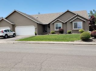 323 Cambridge Dr, Sutherlin, OR 97479