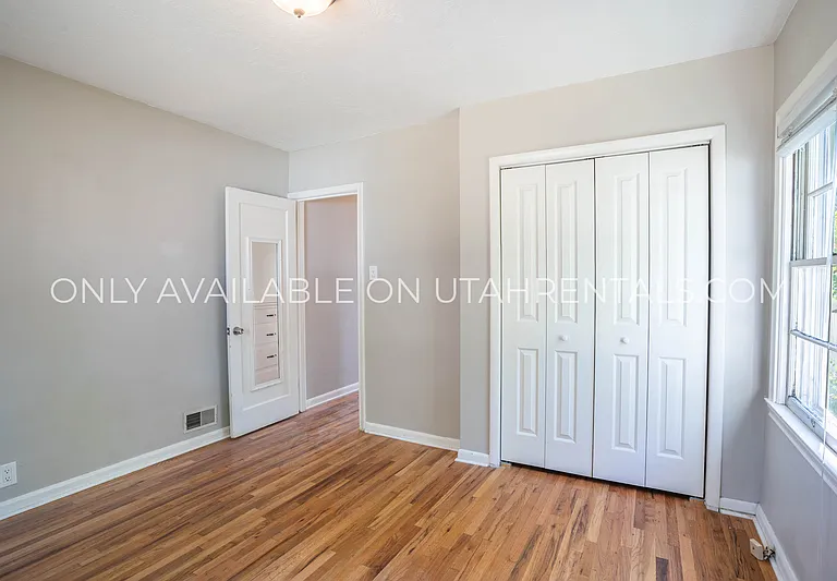1968 E Blaine Ave — Photo 16