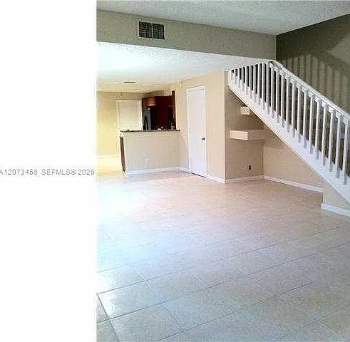 4 bed, 1728 sqft, $3,350 — Photo 4