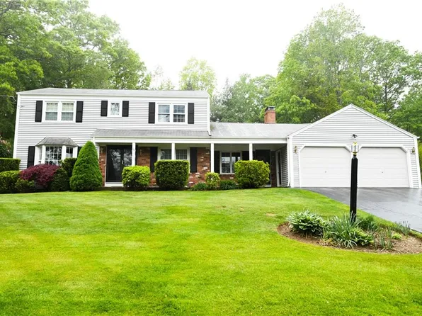 48 Countryside Dr, Cumberland, RI 02864