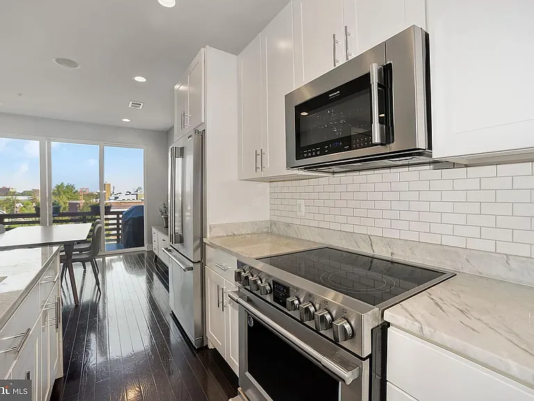 1030 Perry St NE — Photo 10