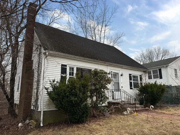10 Goff St, Hyde Park, MA 02136