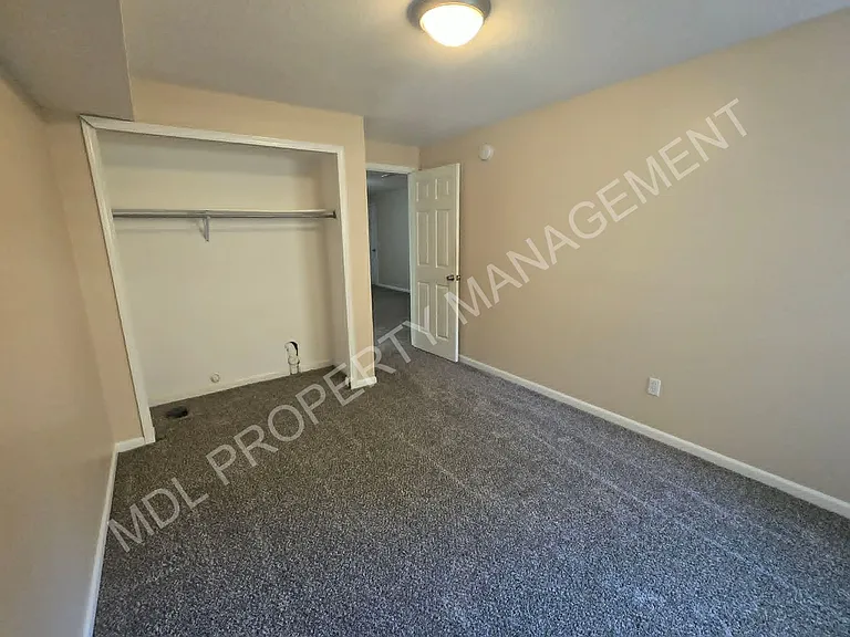 704 E Union St — Photo 4