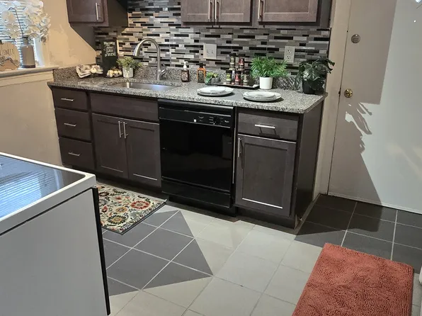 4961 McPherson Ave APT D, Saint Louis, MO 63108