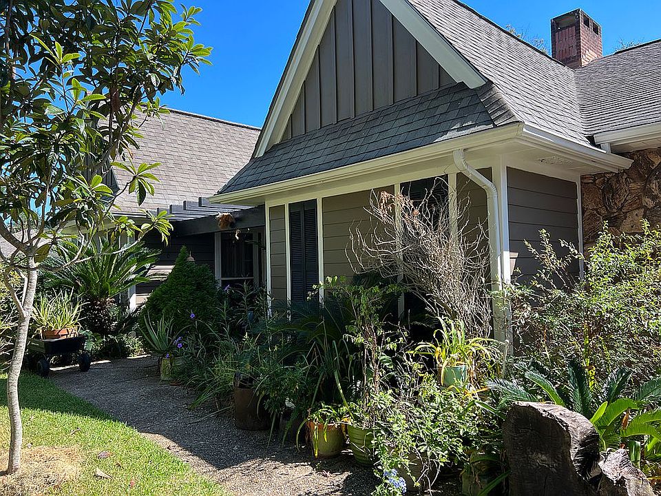 1st image of 424 Cove Dr