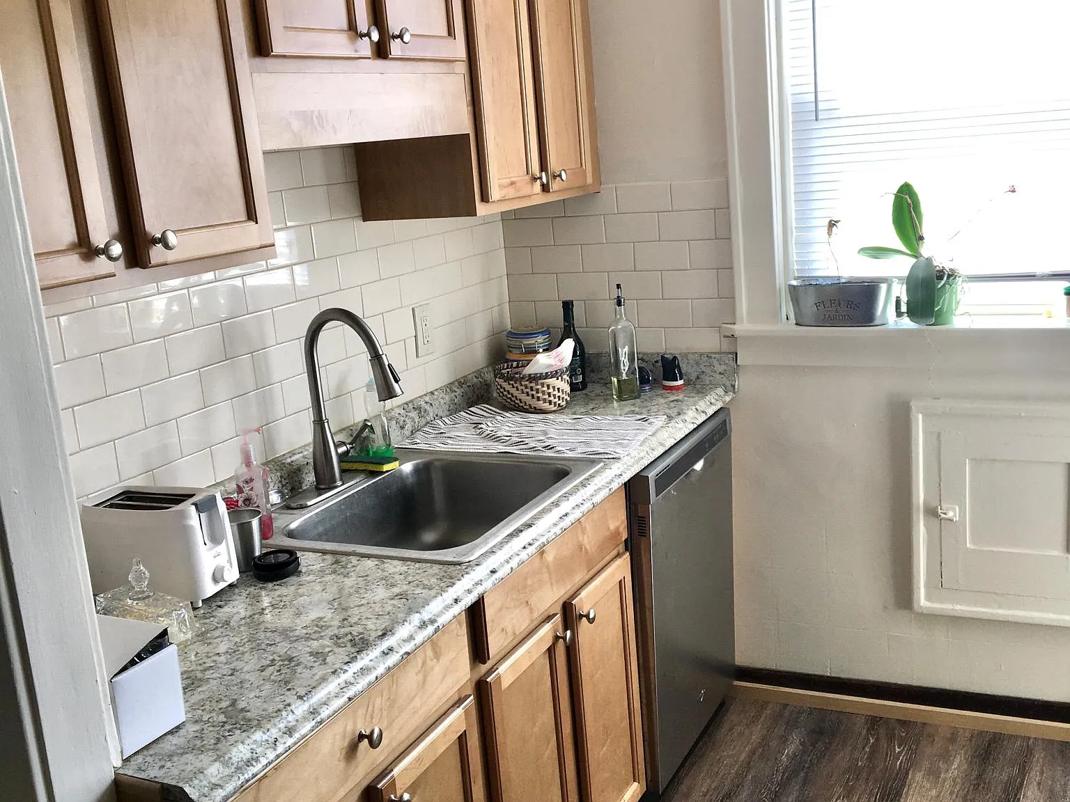 2 bed, 700 sqft, $1,225 — Photo 1