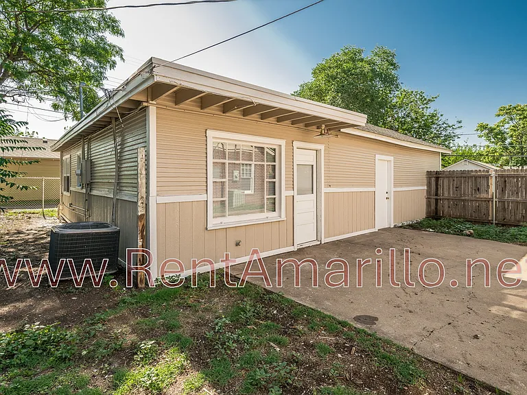 2047R S Hughes St — Photo 11