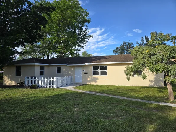 4863 Coconut Rd, Lake Worth, FL 33461