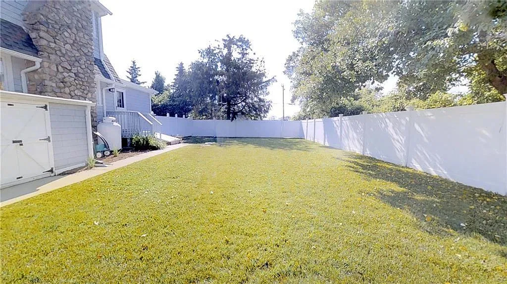 2 Pilgrim Ave — Photo 2